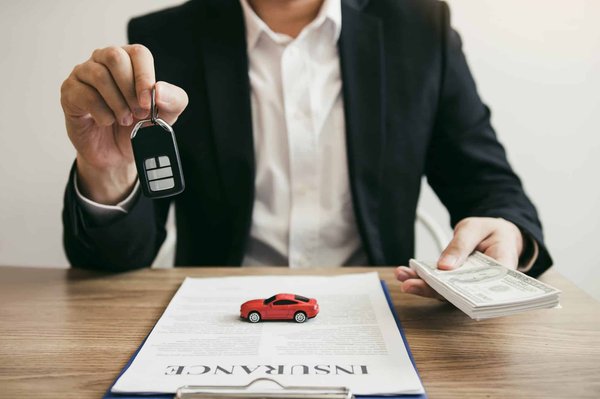 Les différentes offres d'assurance auto proposées : comment choisir la formule idéale?